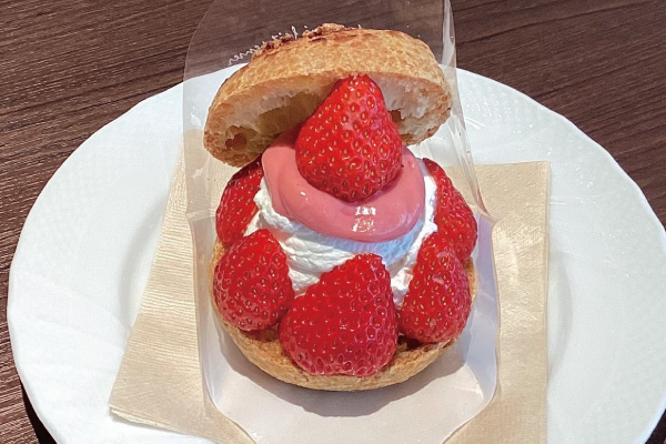 いちごシュークリーム